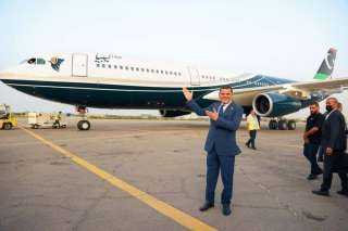 طائرة معمر القذافي تحط في ليبيا