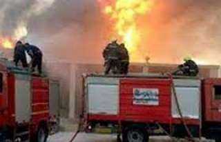 السيطرة على حريق نشب بمخلفات وسيارات متروكة خلف وزارة الزراعة