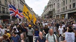 بريطانيا.. آلاف المتظاهرين في لندن احتجاجا على قيود كورونا 