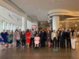 سفير مصر في كندا يصطحب مسئولين كنديين في زيارة خاصة لمعرض ”ملكات مصر” بمتحف التاريخ
