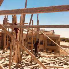 جهاز مدينة الشروق يزيل أعمال بناء مخالفة فى مهدها بقطعة أرض سكنية
