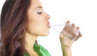 ماذا يحصل في الجسم عند شرب كمية قليلة من الماء في الجو الحار