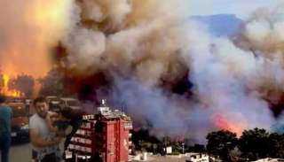 رياح شديدة تؤجج حرائق الغابات في منطقة بودروم بتركيا