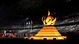 إطفاء الشعلة الأولمبية في طوكيو إيذانا بانتهاء الدورة 