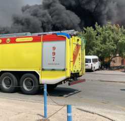 السيطرة على حريق في مصنع للمواد البلاستيكية في جبل علي بدبى