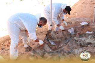 ليبيا.. انتشال 9 جثث من مقبرة جماعية في ترهونة 