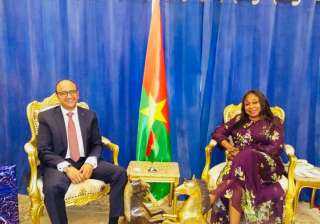 السفير المصري في واجادوجو يلتقي بالوزيرة المنتدبة للتكامل الأفريقي والبوركينيين في الخارج