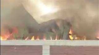 السيطرة على حريق هائل بمخزن مواد غذائية في حوش عيسي 