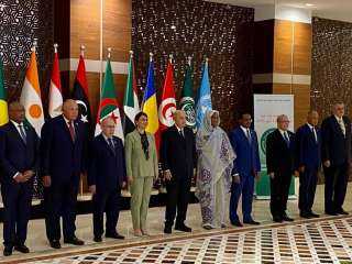 رئيس الجزائر يستقبل سامح شكرى ووزراء الخارجية المشاركون باجتماع دول جوار ليبيا