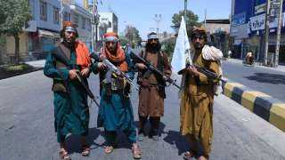 عناصر حركة طالبان يطلقون النار لتفريق مسيرة في كابول