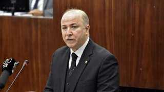 رئيس الوزراء الجزائري يعلق على تصريحات ماكرون المثيرة للجدل 