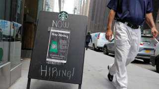 طلبات إعانة البطالة الأمريكية تنخفض إلى أقل مستوى في 19 شهرا