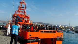 العثور على جثة طفل على متن قارب للمهاجرين قبالة السواحل الإسبانية