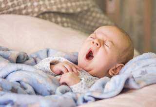 هل التثاؤب المتكرر عند الرضع هو مصدر قلق؟