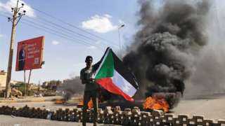 السودان: مئات الآلاف في الشوارع ومقتل 2 من المتظاهرين
