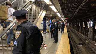 إصابة شخص بعملية طعن داخل مترو في كوينز الأمريكية