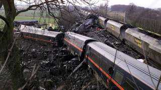 13 جريحا على الأقل في تصادم قطارين جنوب غرب إنجلترا
