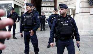 وزير الداخلية الفرنسي يعلن عن إصابة مسؤول بالشرطة في هجوم مسلح بمدينة كان
