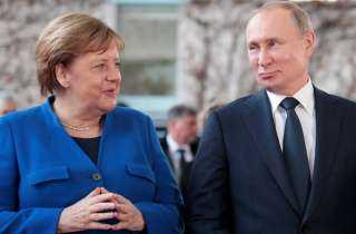 بوتين وميركل يبحثان أزمة المهاجرين عند حدود بيلاروس والاتحاد الأوروبي