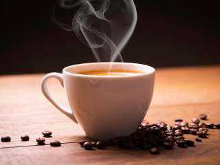 دراسة تربط بين شرب القهوة وزيادة عدد خطوات المشي اليومية