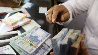 الليرة اللبنانية تسجل مستوى قياسيا من الانخفاض أمام الدولار