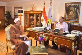 محافظ أسيوط يلتقي أمين بين العائلة المصرية لاستعراض جهود المصالحات