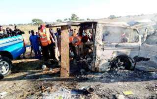 مسلحون يشعلون النار في حافلة ركاب بنيجيريا ومقتل العشرات