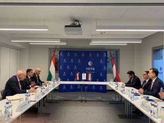 محمد عبد الوهاب يبحث فرص الاستثمار المشترك مع ممثلي الحكومة المجرية