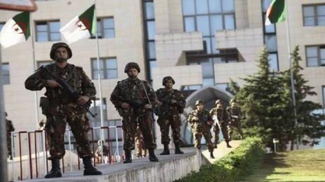الجزائر تعلن تفكيك خلية من 9 أشخاص ينتمون لتنظيم إرهابي 
