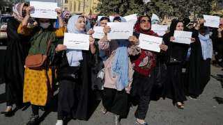 أفغانيات يطالبن بحقوقهن في تظاهرة سمحت بها ”طالبان”