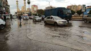أمطار غزيرة تضرب الدقهلية والشوارع تغرق بالمياه