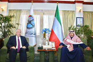 سفير مصر في الكويت يلتقي محافظ الأحمدي