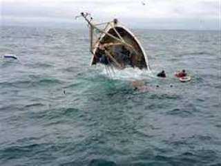 غرق مركب صيد وإنقاذ 3 صيادين والبحث عن 6 آخرين فى كفر الشيخ