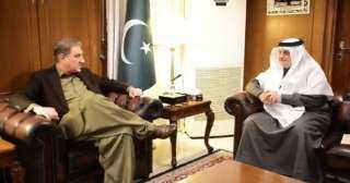 انتقادات لوزير خارجية باكستان بسبب طريقة جلوسه خلال استقباله السفير السعودي