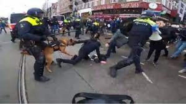   الشرطة تفرق المحتجين على قيود كورونا في أمستردام