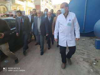 محافظ بورسعيد يتفقد  أعمال إنشاء مبني الجناح البحري  بمستشفى السلام