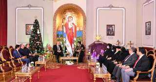 رئيس الشيوخ يقدم التهنئة للبابا تواضروس بالكاتدرائية