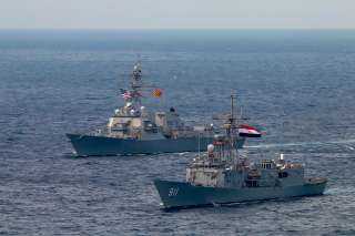 القوات البحرية المصرية والأمريكية تنفذان تدريبًا بحريًا عابرًا فى البحر الأحمر بنطاق  الأسطول الجنوبى