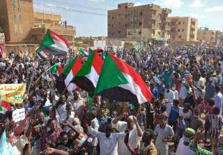 السودان.. الشرطة تُطلق الغاز لتفريق المتظاهرين بمحيط القصر الجمهوري