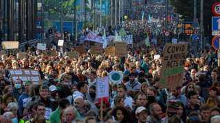الآلاف يتظاهرون في بروكسل ضد القيود الصحية
