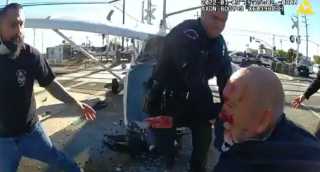 فيديو لعملية إنقاذ طيار سقط على سكة حديد بينما كان القطار يمر خلالها