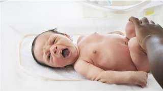 5 طرق لعلاج الإمساك عند الرضع