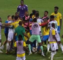 بالفيديو.. اشتباكات بالأيدي بين لاعبي غانا والغابون في كأس أمم إفريقيا