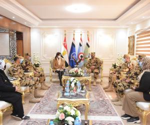 القوات المسلحة تنظم زيارة لمجموعة من ” شباب مصر الدارسين بالخارج ” إلى مقر قيادة قوات الصاعقة