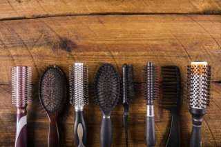 كم مرّة عليك تنظيف فرشاة شعرك؟
