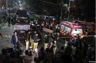 مقتل شخصين على الأقل وإصابة 22 آخرين في انفجار في لاهور الباكستانية