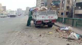 محافظة الجيزة تضبط سيارة تلقي بالمخلفات بالطريق الدائري بالوراق
