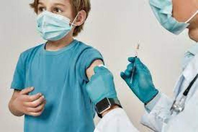 إيران تسمح بتطعيم الأطفال الذين تتراوح أعمارهم بين 5 و11 عاما بلقاحات كورونا 