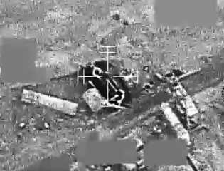 شاهد.. ”F_16” إماراتية تدمر منصة إطلاق صواريخ باليستية في الجوف باليمن