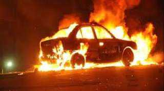 اشتعال النيران بسيارة ملاكي في سوق الجملة بطنطا